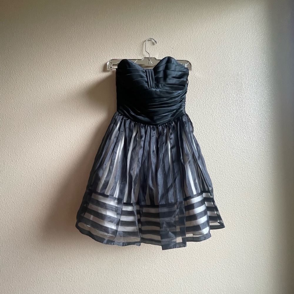 Betsey Johnson - Beautiful strapless cocktail babydoll dress